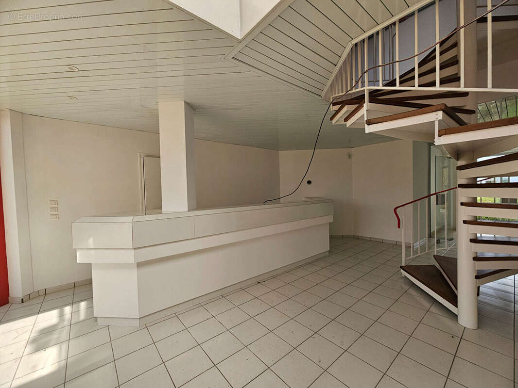 Commerce à DOUVRES-LA-DELIVRANDE