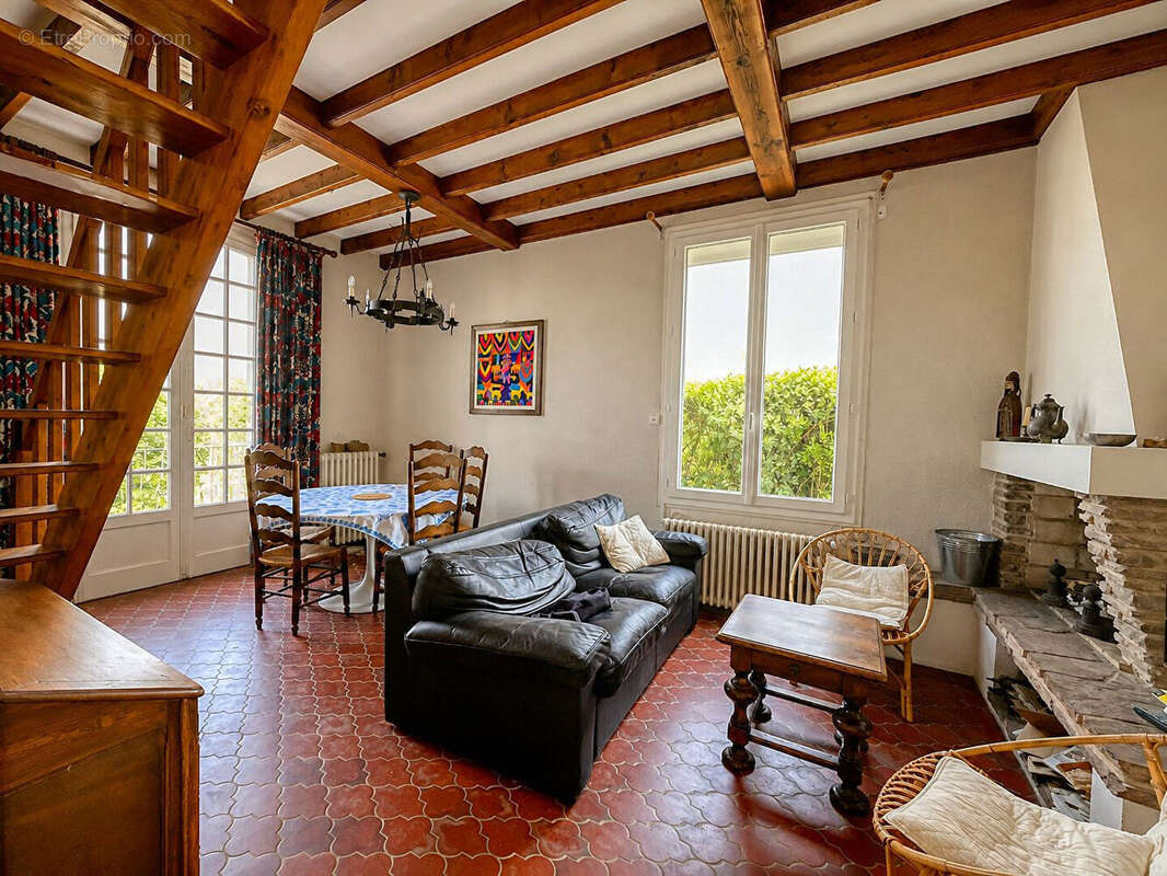 Maison de charme à rénover Royan, à deux pas du marché et de la plage - photo 3