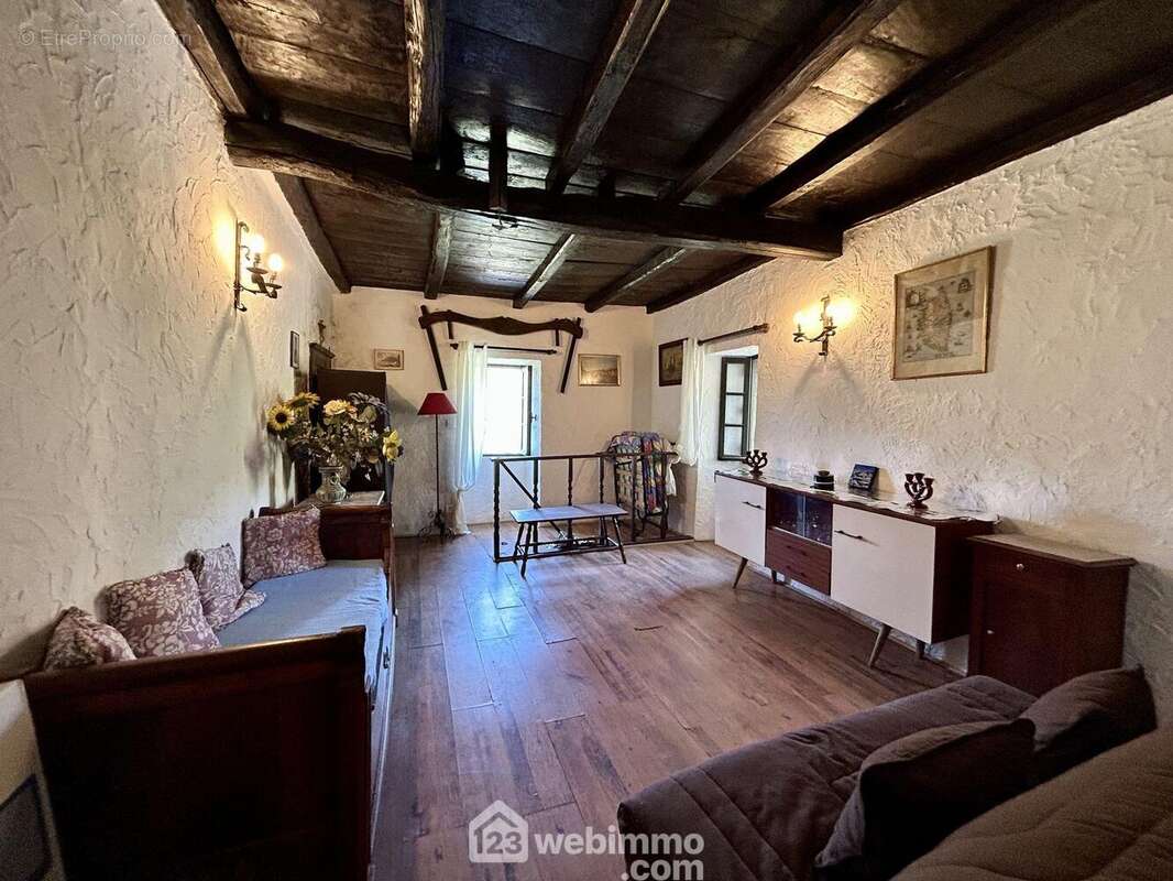 Séjour de 20 m2 - Maison à BIGORNO