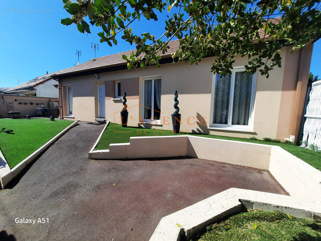 Maison à QUINCY-VOISINS
