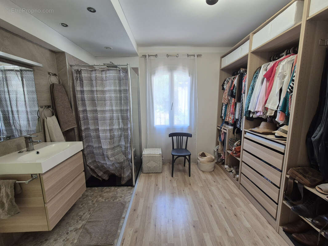 Maison à LE REVEST-LES-EAUX