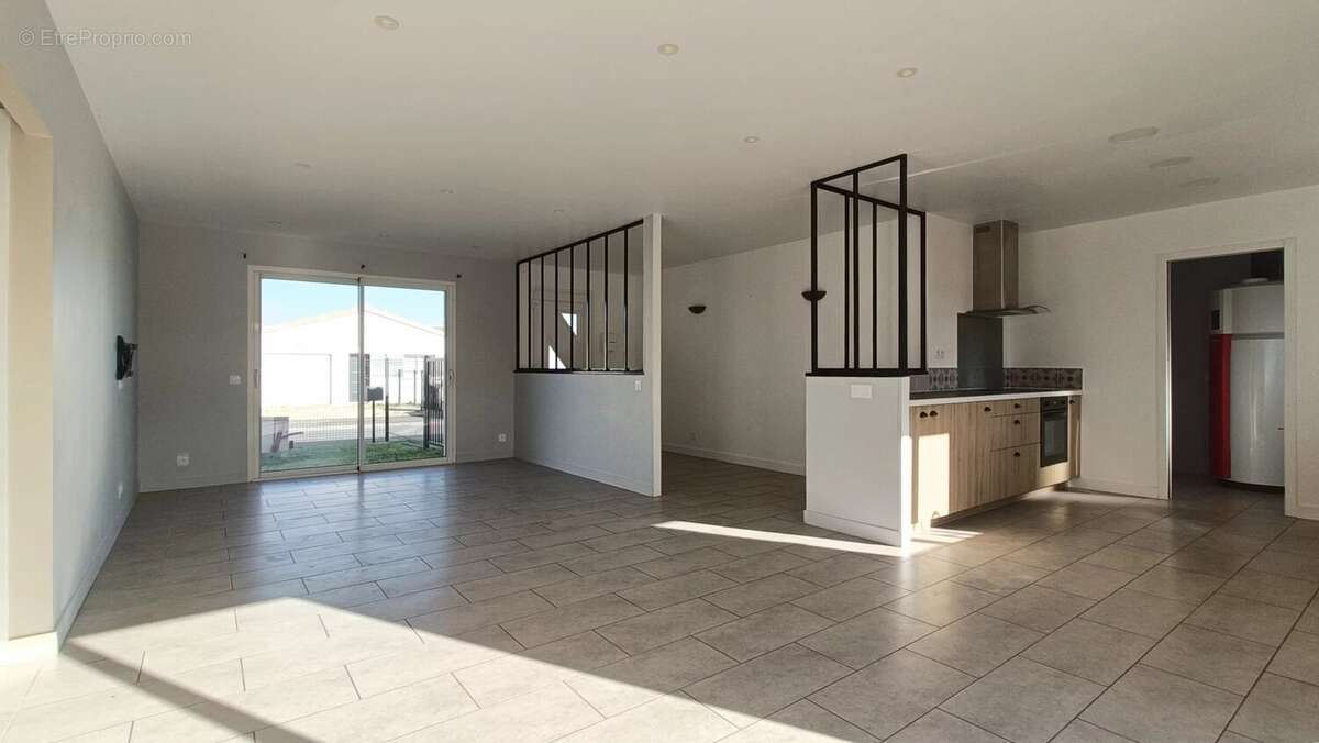 Maison à NEUVILLE-DE-POITOU