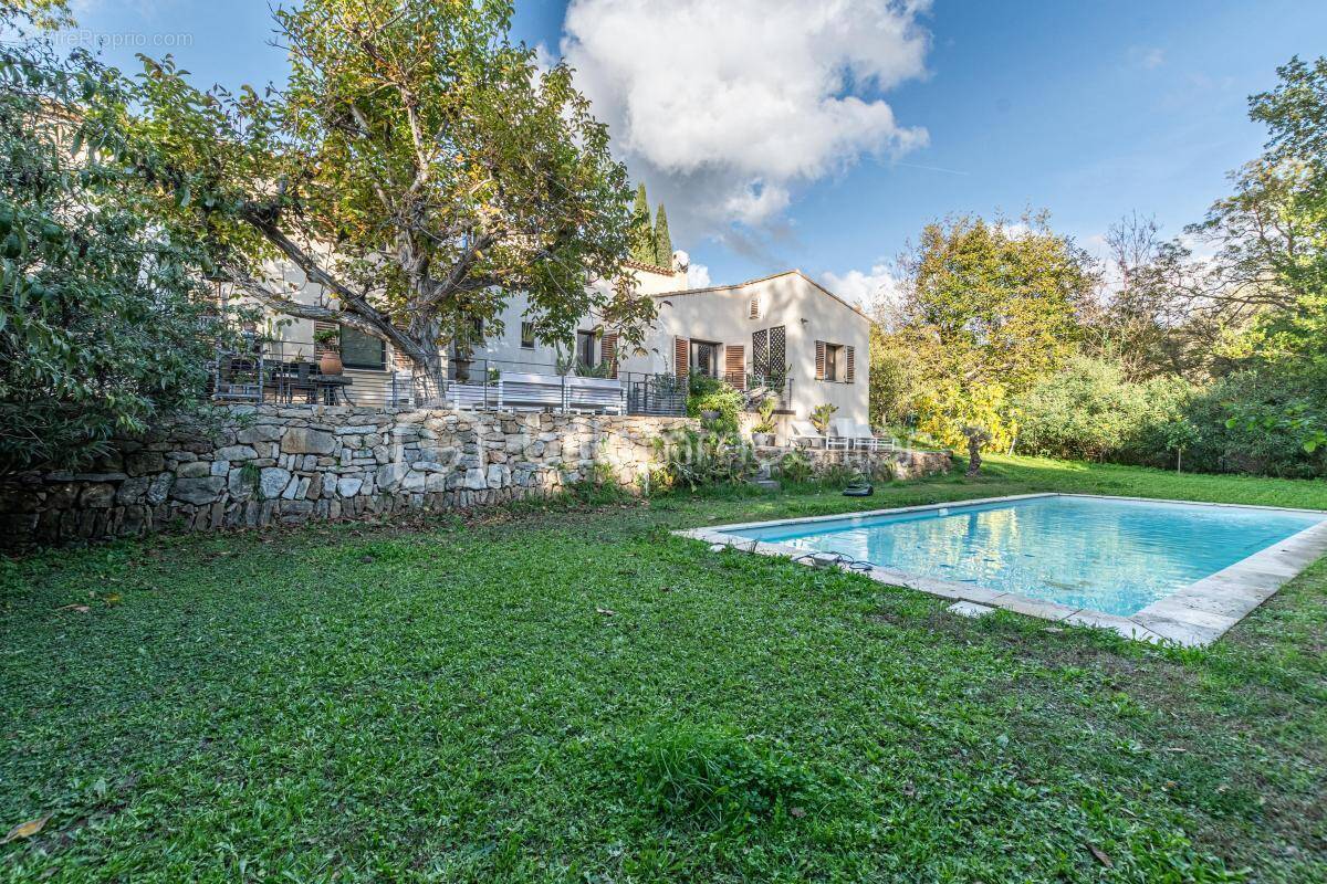 Maison à LE CASTELLET
