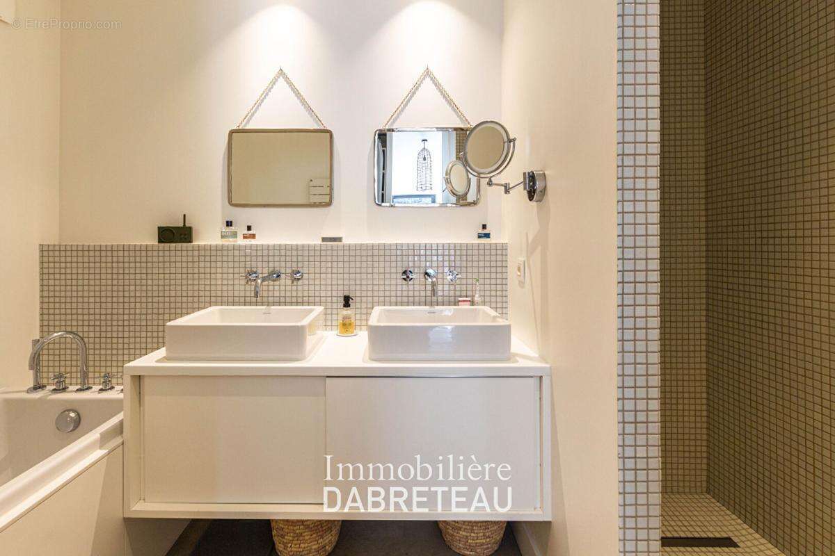 Appartement à CHARBONNIERES-LES-BAINS