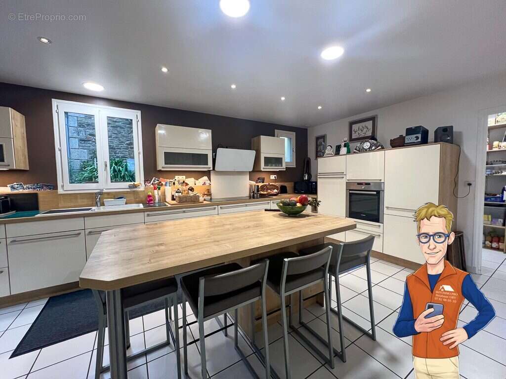 Maison à LA ROCHE-DERRIEN