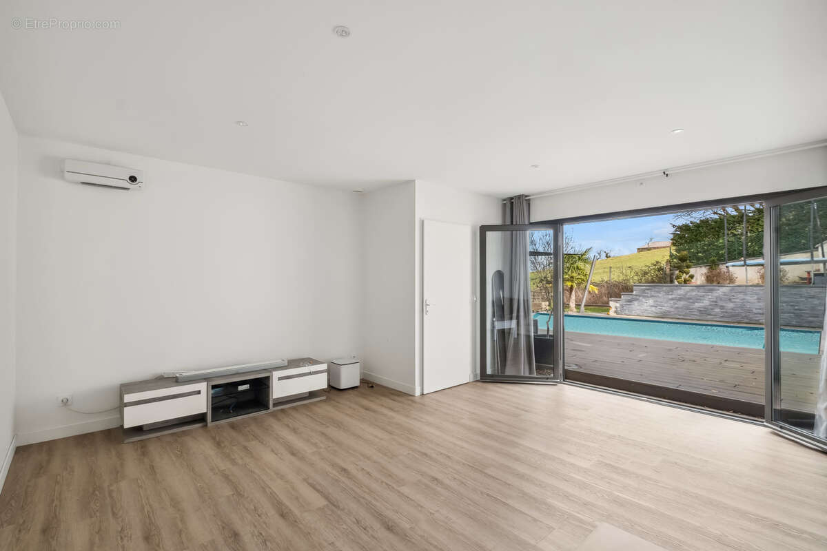 Maison à POLLIONNAY