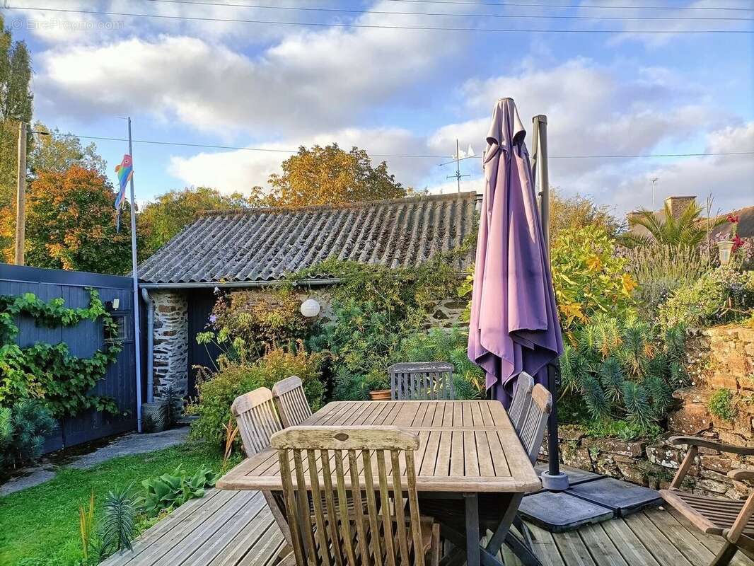 Maison à LANGROLAY-SUR-RANCE