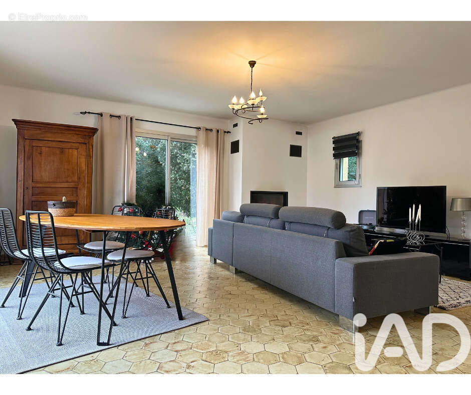 Photo 9 - Maison à ENTRAIGUES-SUR-LA-SORGUE