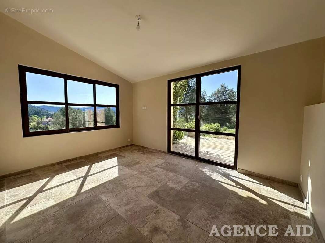 Maison à CUGES-LES-PINS