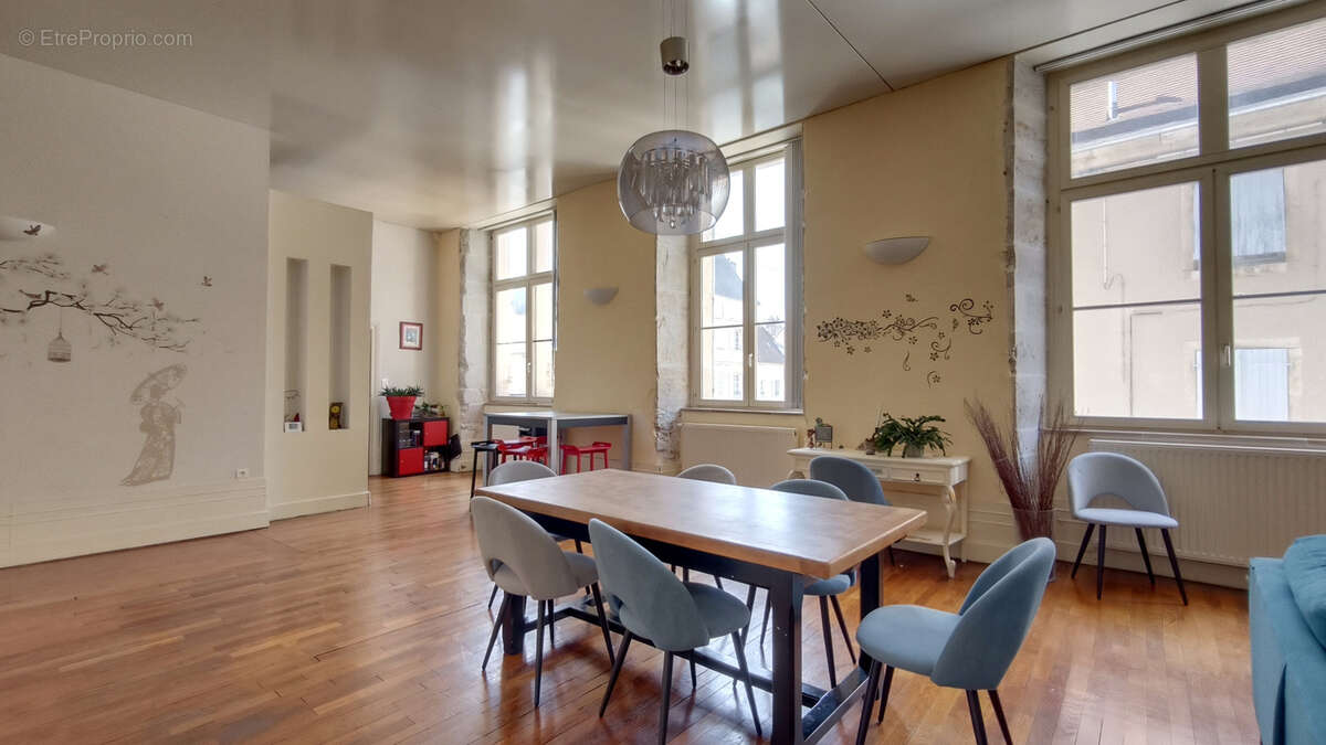Appartement à GRAY