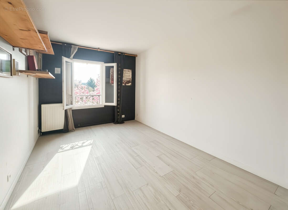 Maison à VERRIERES-LE-BUISSON