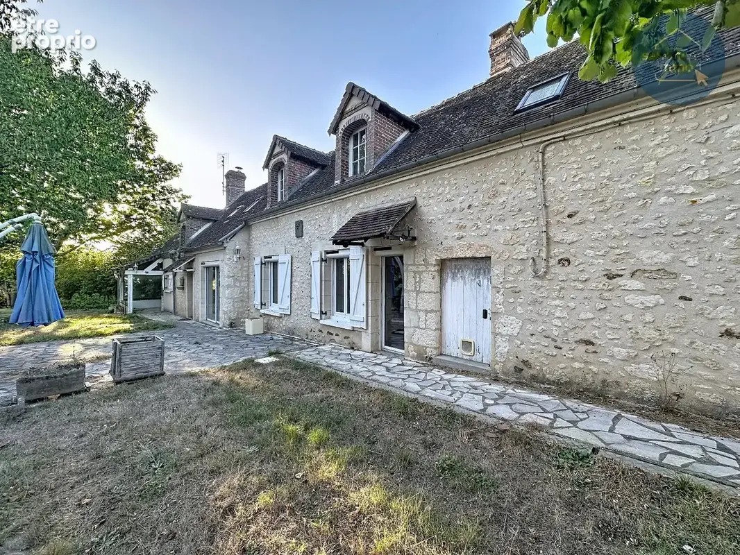 Photo Maison à Saint-Germain-Des-Grois au prix de 219 500€