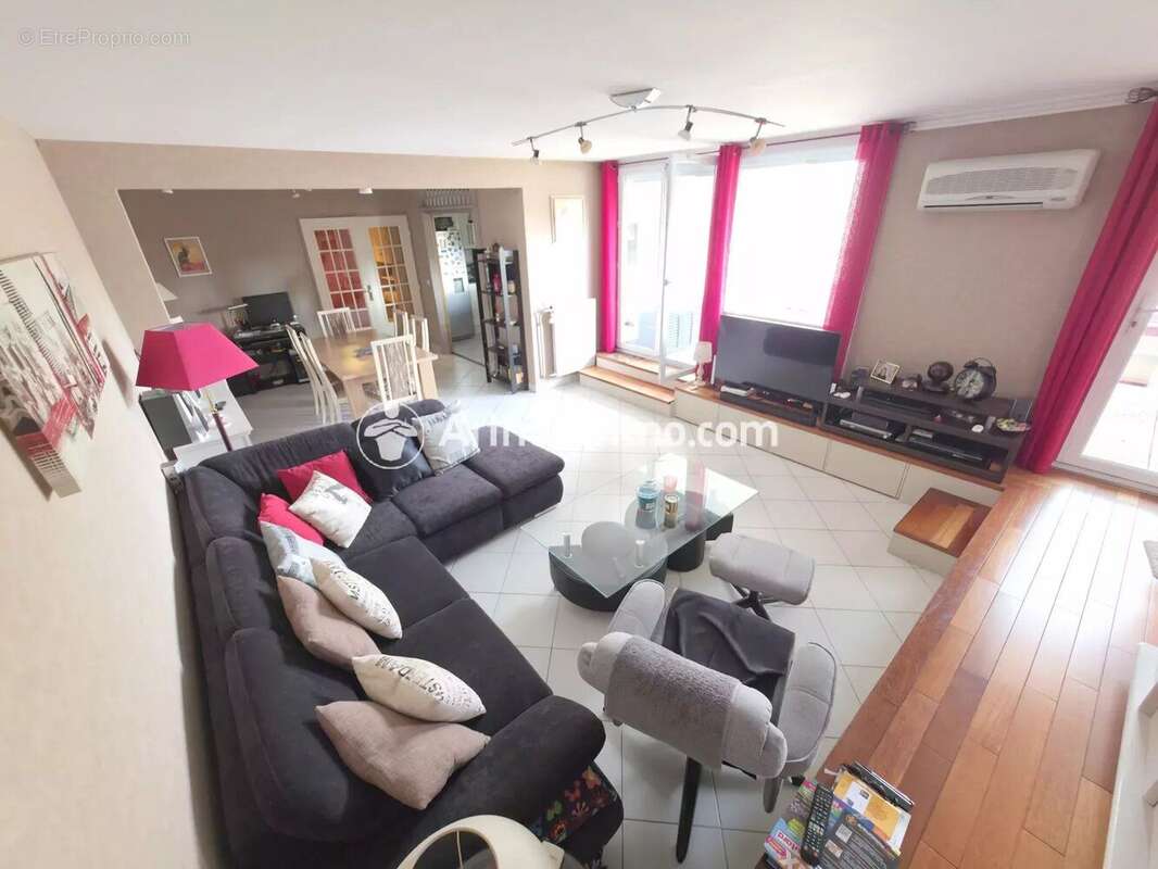 Appartement à SAVIGNY-LE-TEMPLE