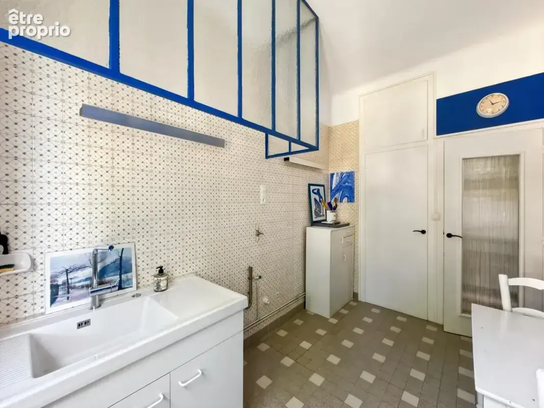 VICHY – Quartier République – Appartement de caractère 80 m² avec garage et caves dans maison Art déco - photo 15