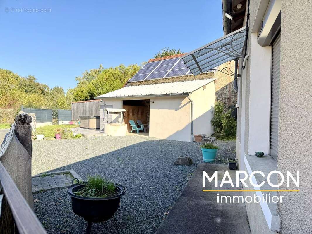 Maison à LE BOURG-D'HEM