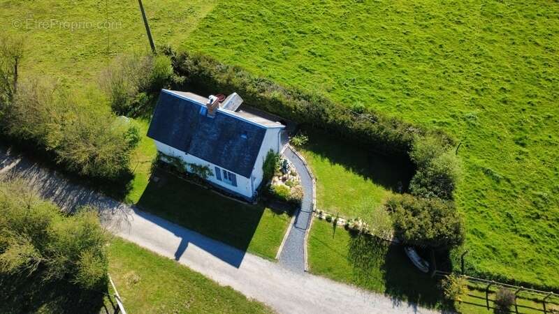  propriété équestre de caractère – 3,3 hectares – habitation + gîte + dépendances  le dezert (50) - photo 11