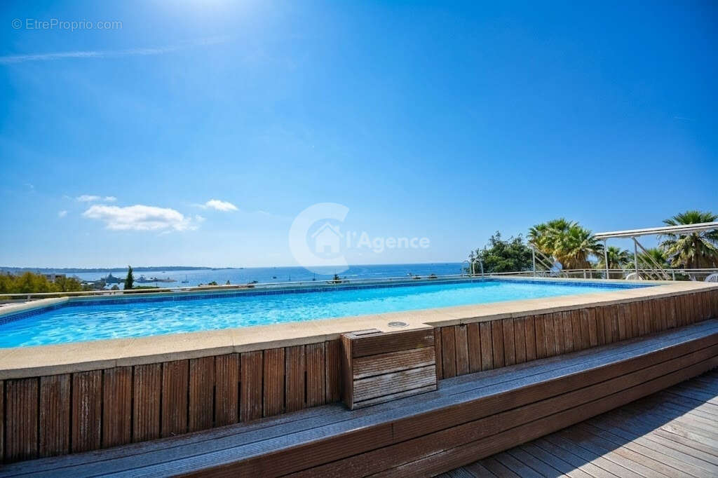 Appartement à VALLAURIS