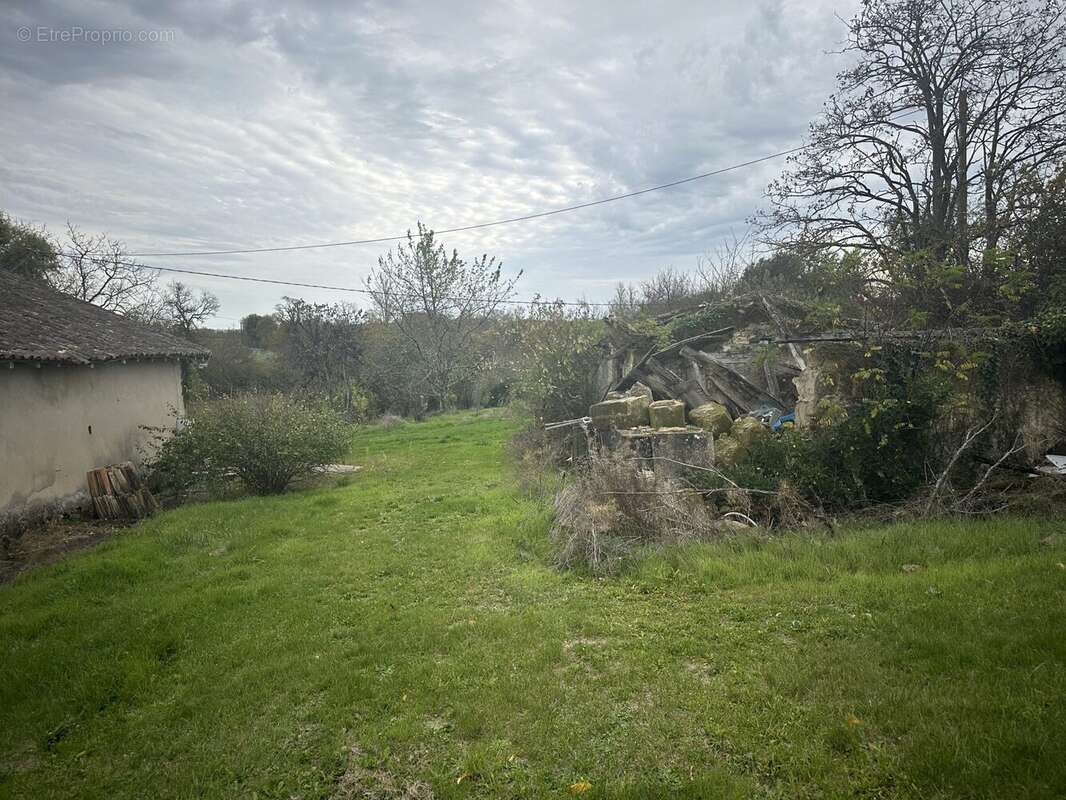 Maison 91 m² à Montignac-De-Lauzun  - photo 2