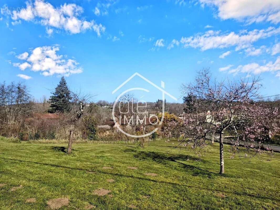 Saint Germain et Mons : Belle propriété de 121m² avec séchoir à tabac et jardin - photo 11