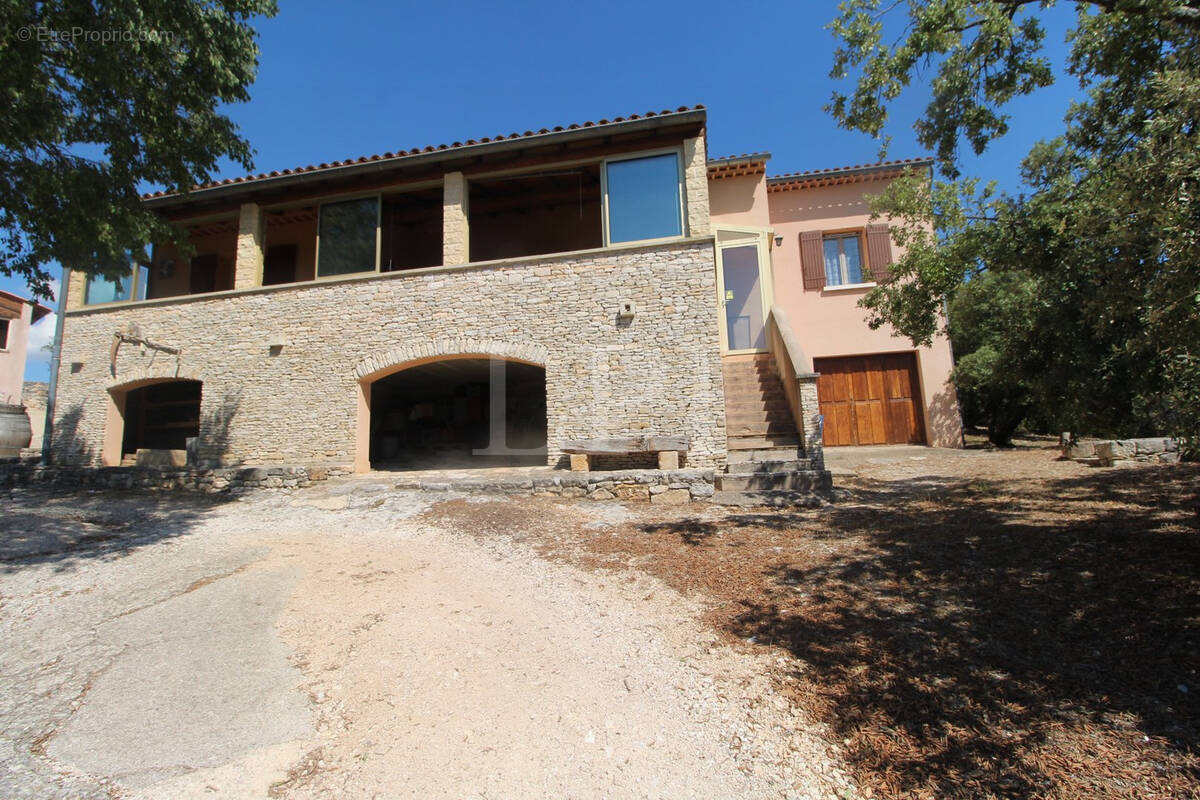 Maison à SAINT-SATURNIN-LES-APT