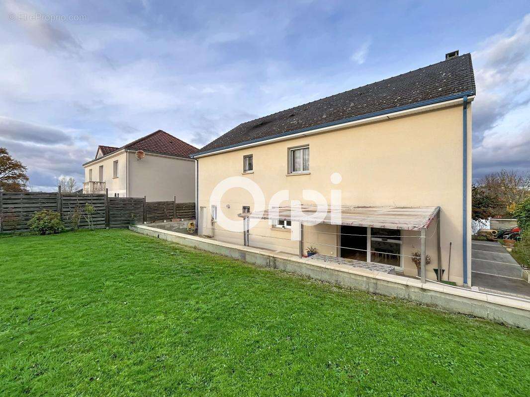 Maison à SAINT-PANTALEON-DE-LARCHE