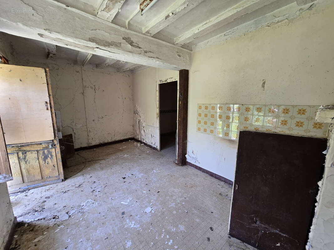 Maison à AZAY-LE-FERRON