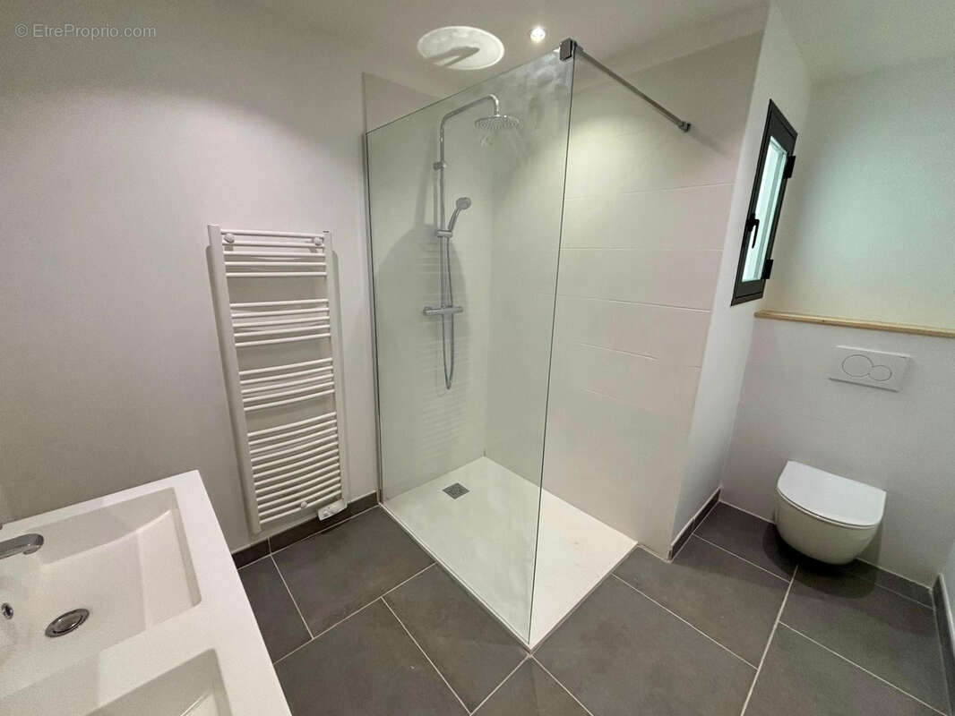 Appartement à SAINTE-CECILE-LES-VIGNES