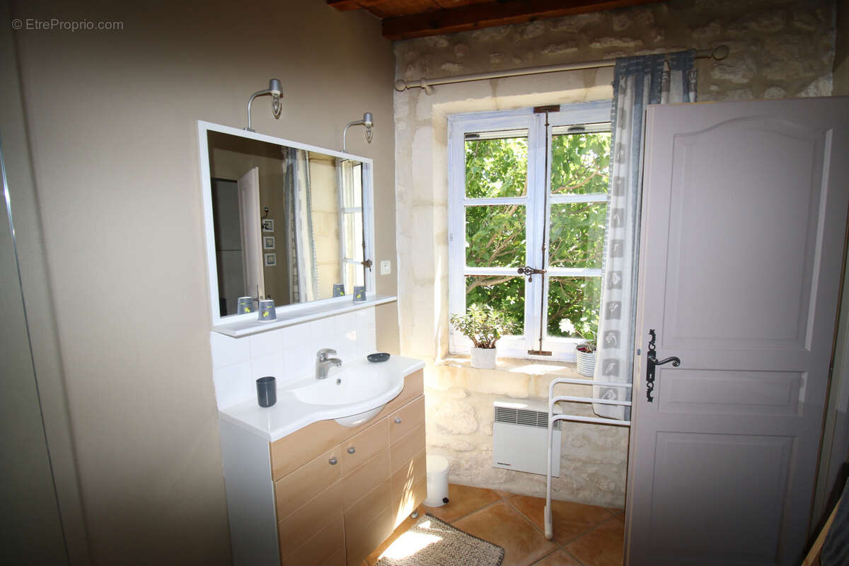 Maison de maître avec jardin, pisicine, parkings. - photo 30