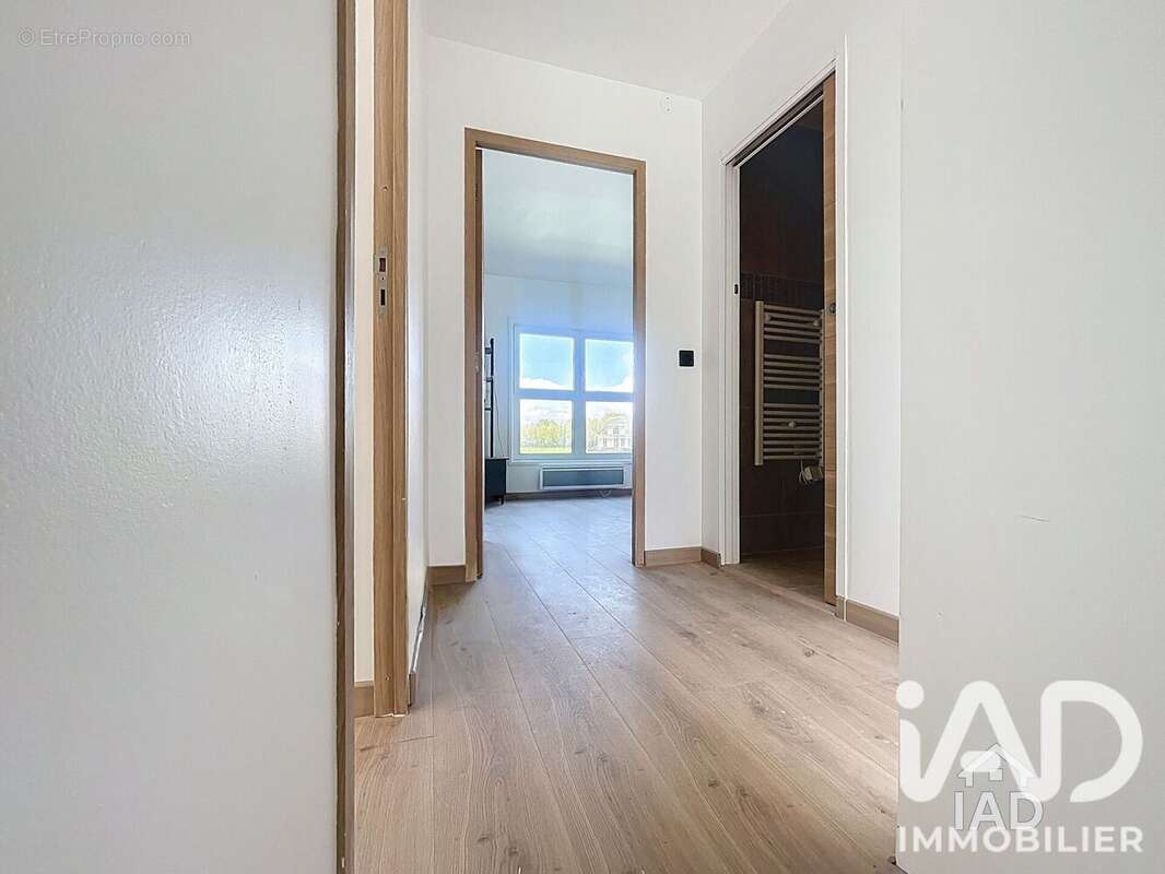 Appartement 80 m² à Voisins-Le-Bretonneux  - photo 8