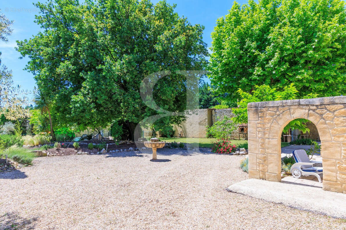 Maison à L'ISLE-SUR-LA-SORGUE