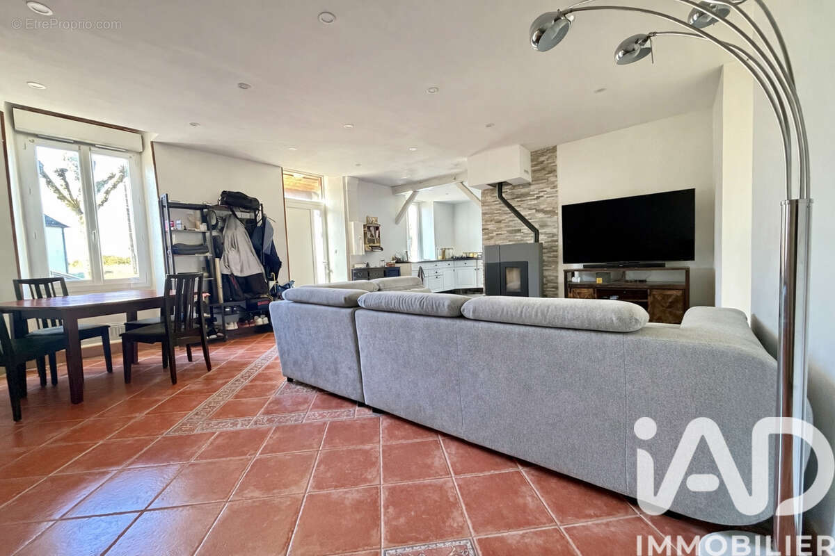 Maison 155 m² à Bazoches-Les-Gallerandes  - photo 3