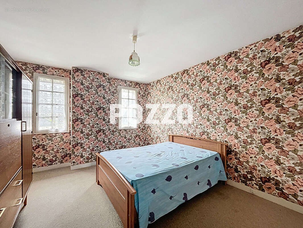 Maison à FOUGEROLLES-DU-PLESSIS