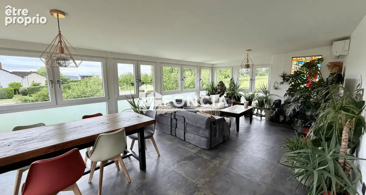 Proche Faulquemont et Saint Avold, belle maison de 160 M2 rénovée avec goût et offrant de belles prestations sur un terrain de 1 - photo 1