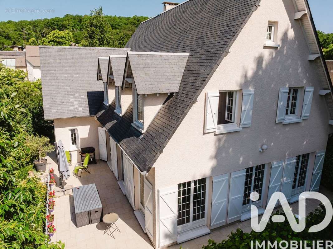 Maison 234 m² à Verrieres-Le-Buisson  - photo 2