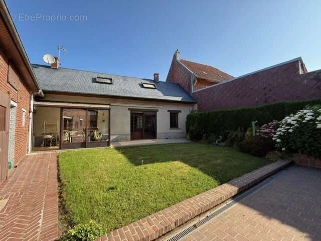 Longère en pierre blanche avec grande dépendance 150m² - photo 9