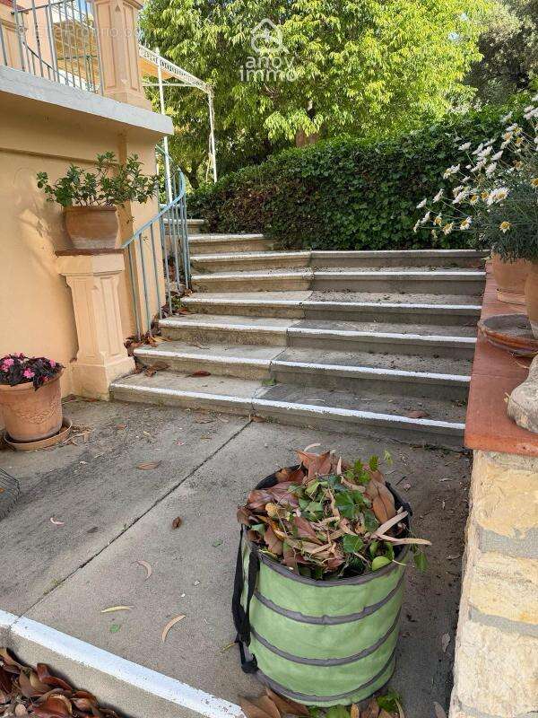 Maison à LE CASTELLET