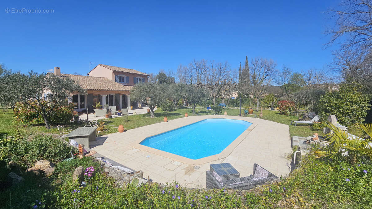 Maison à BAGNOLS-EN-FORET