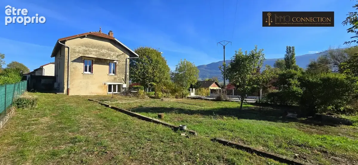 Maison individuelle à rénover de 105 m2 habitables sur 2109 m2 de terrain - photo 2