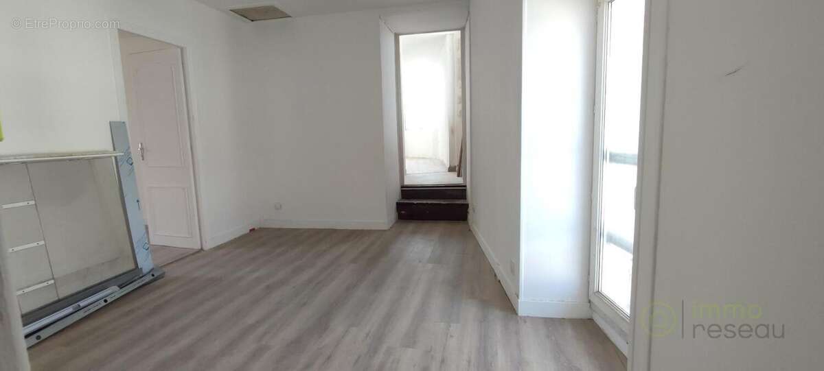 Appartement 280 m² à Saint-Genis-De-Saintonge  - photo 2