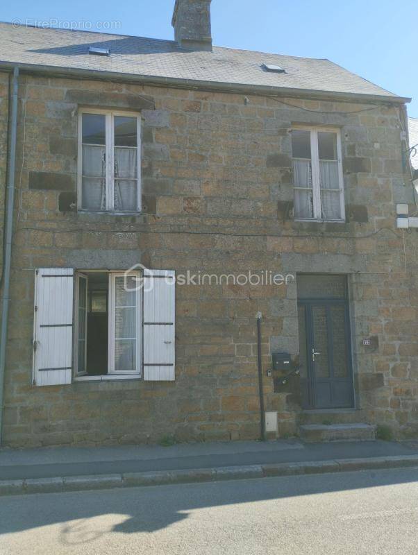 Maison à CARROUGES