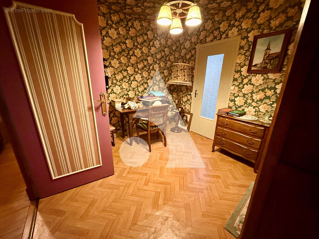 Maison à VELAINES
