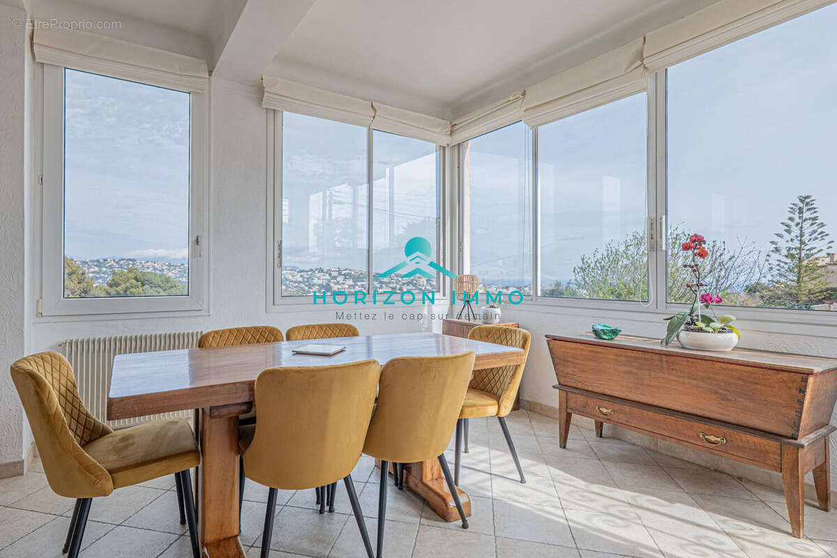 Appartement à SAINT-LAURENT-DU-VAR