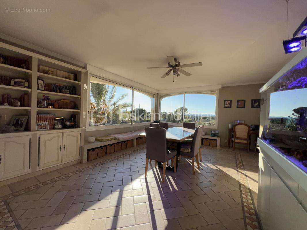 Maison à ROQUEBRUNE-SUR-ARGENS
