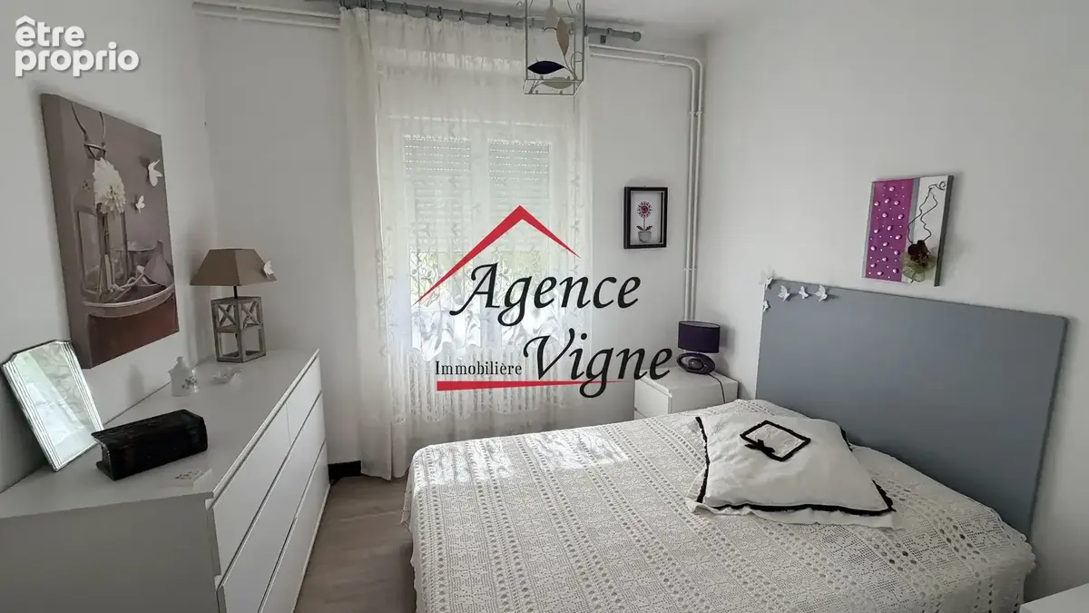 Au coeur de village avec commerces - photo 17