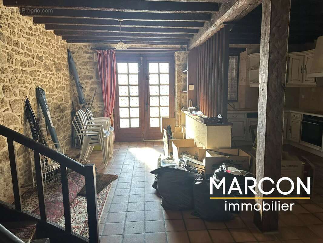 Maison à AZERABLES