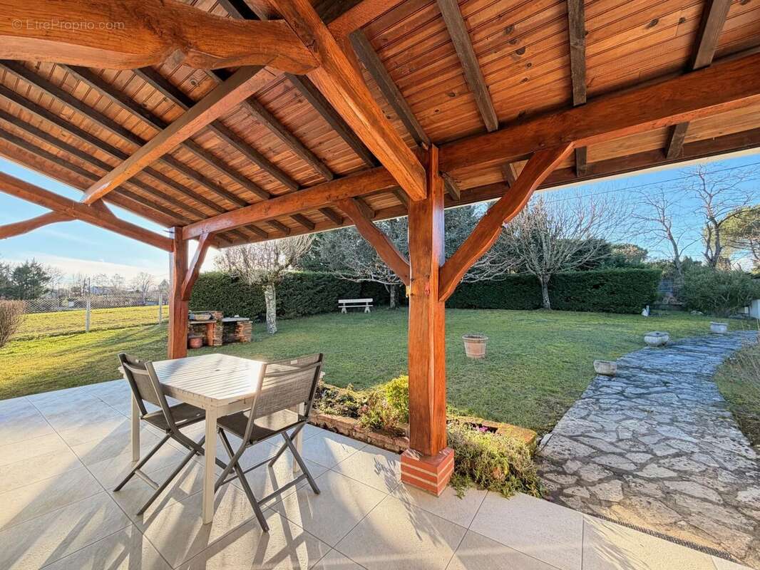 Traditonnelle de 130 m² sur 3136 m² de terrain avec vue - photo 4