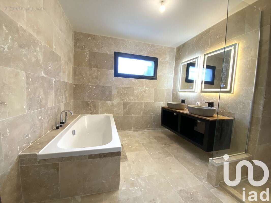 Photo 9 - Maison à CHAILLEVETTE