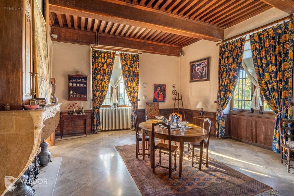 Maison à AMPLEPUIS
