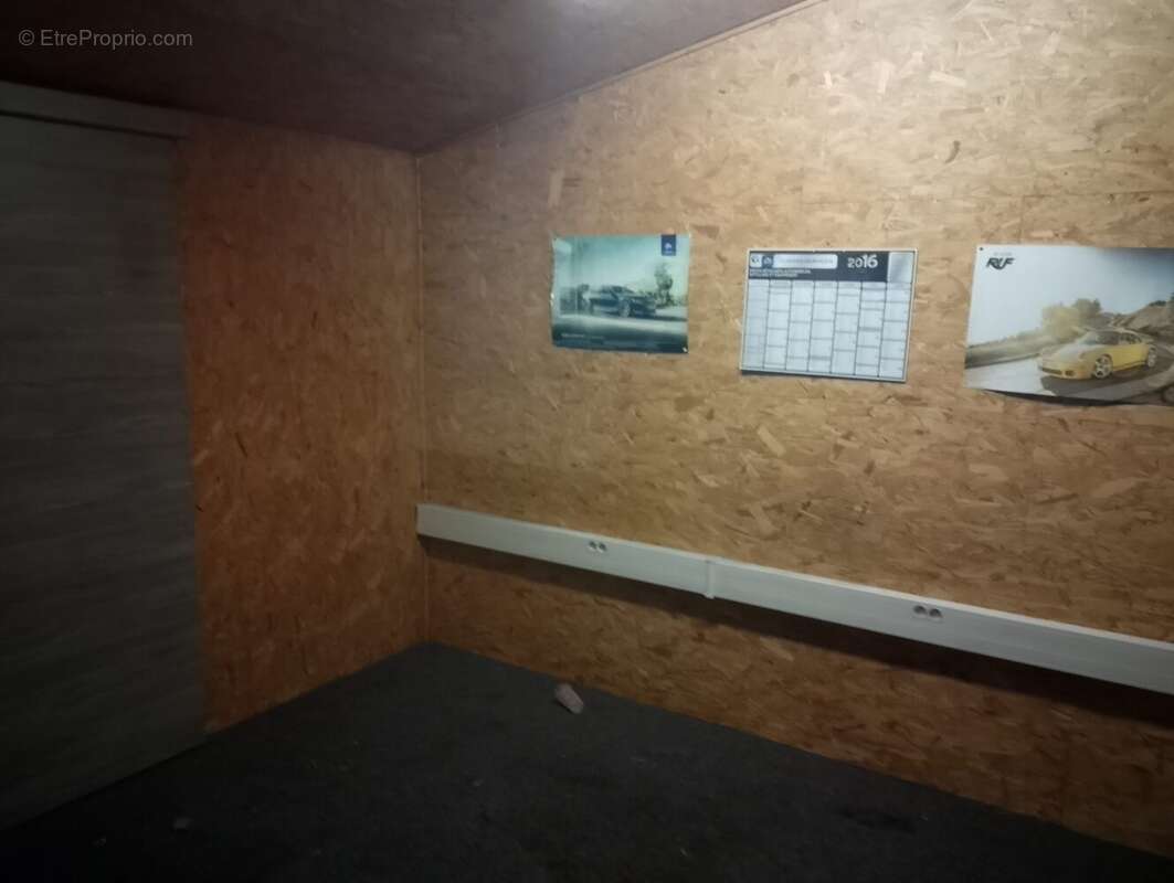 Commerce à LE PONT-DE-BEAUVOISIN