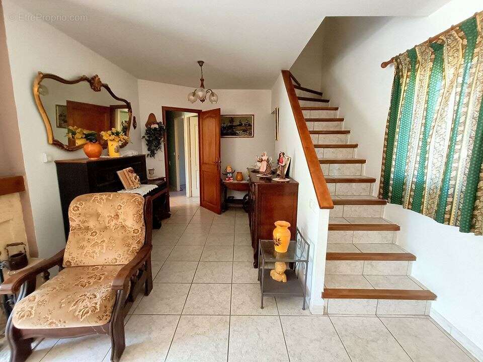 Maison 6 pièces 150 m² à vendre à Regusse (83630) - photo 6